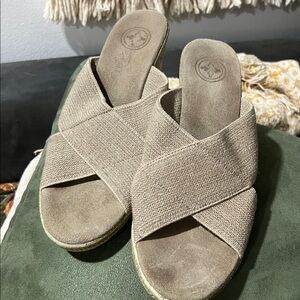 Charleston Shoe Company Rita Wedge Sandals in Gold Shimmer Size 10 NEW